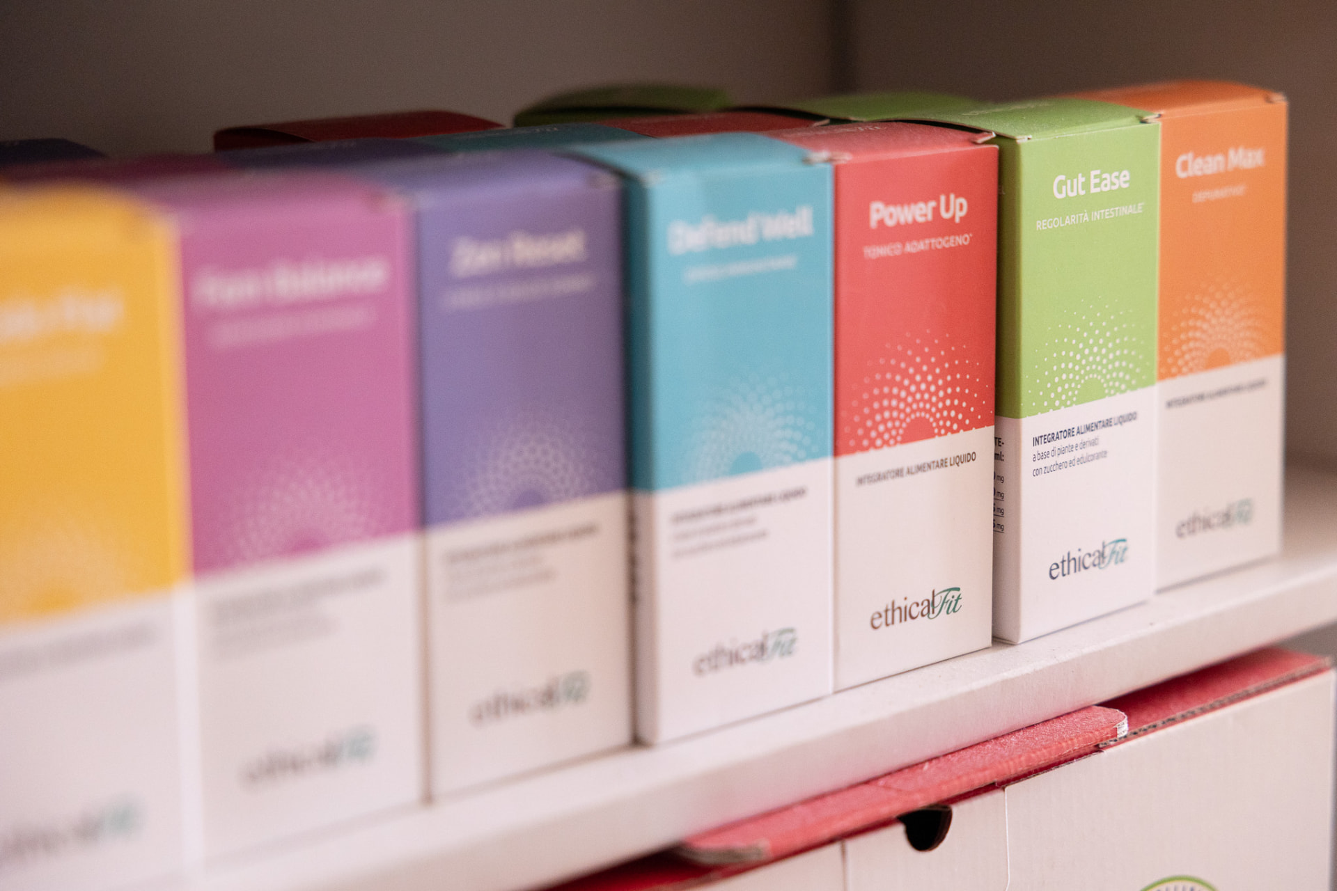 Integratori alimentari EthicalFit esposti nel centro